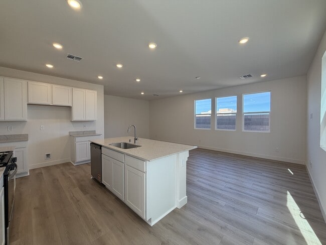 Building Photo - 9214 Innot Ave