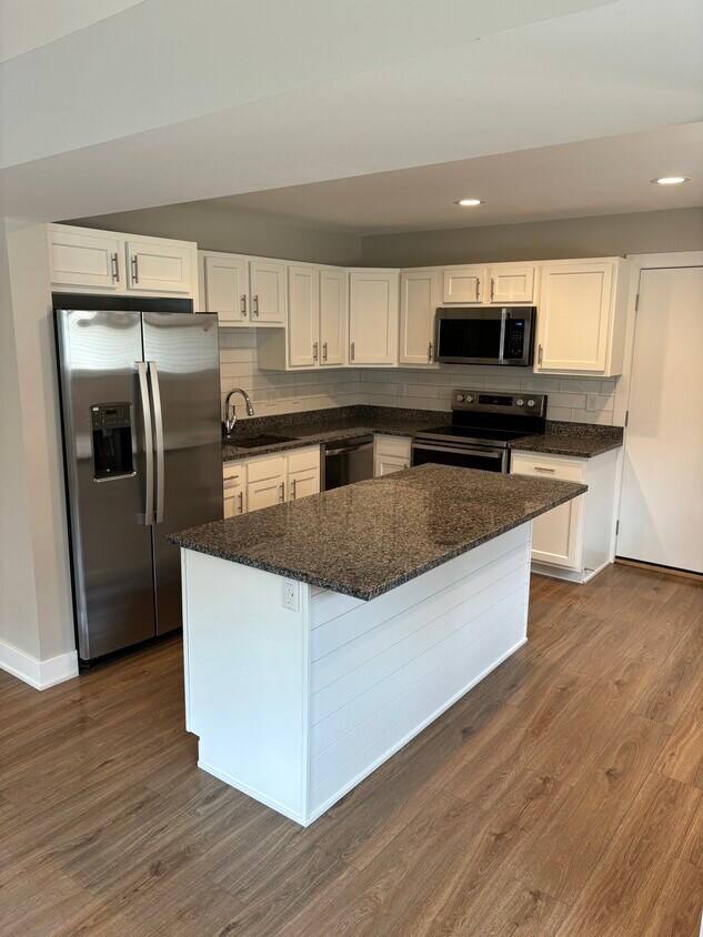 Foto principal - 4977 W 16th St