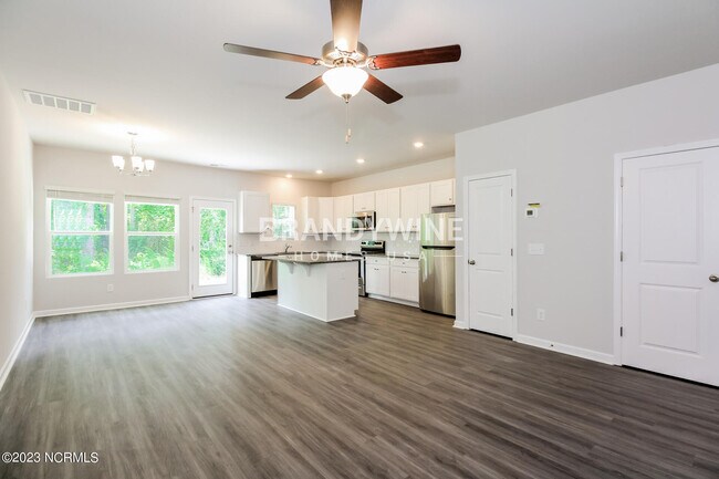 Building Photo - 918 Coosaw Pl