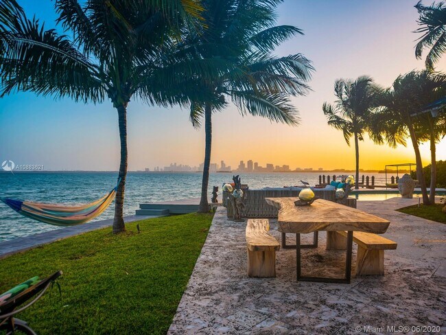 Foto del edificio - 1365 Bay Ter