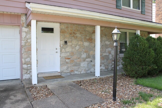 Nueva puerta principal - 529 Strawberry Hill Rd
