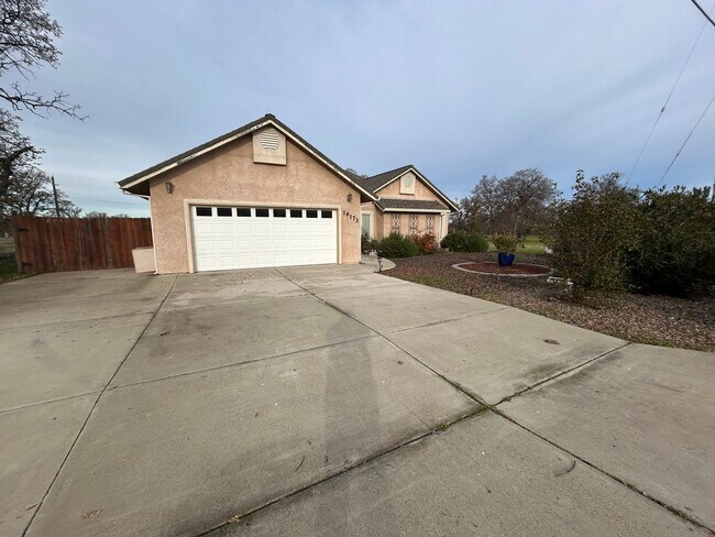 Foto del edificio - Comfortable 3-Bedroom Home in Gated Cottonwood Community