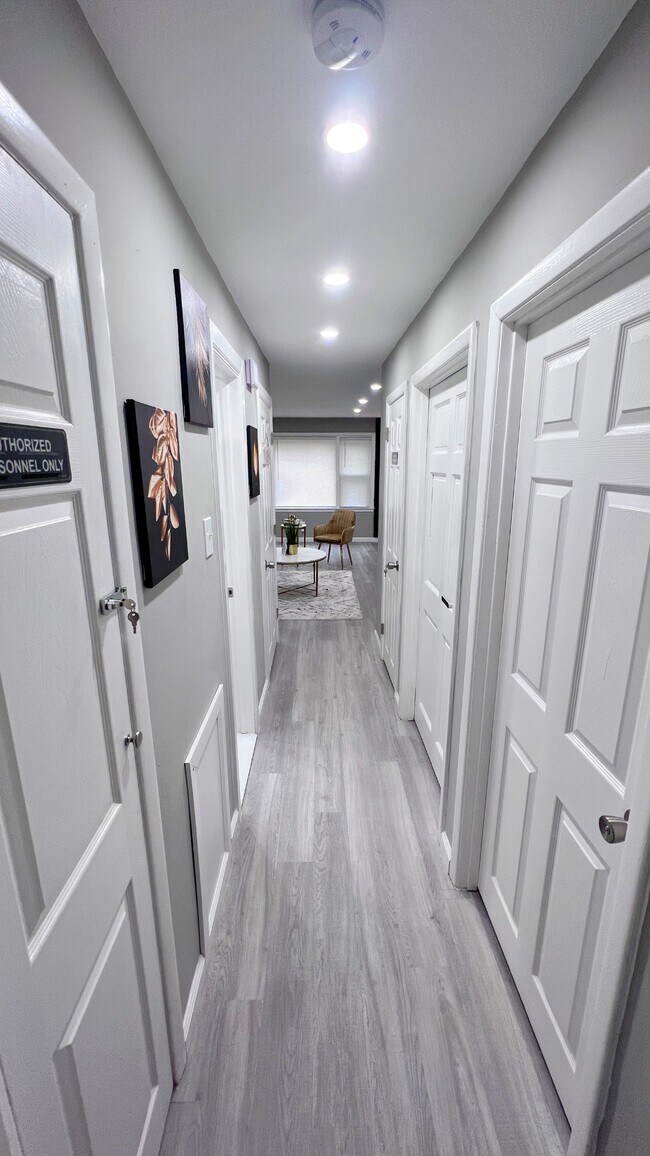 Building Photo - 5392 Oxford Ave