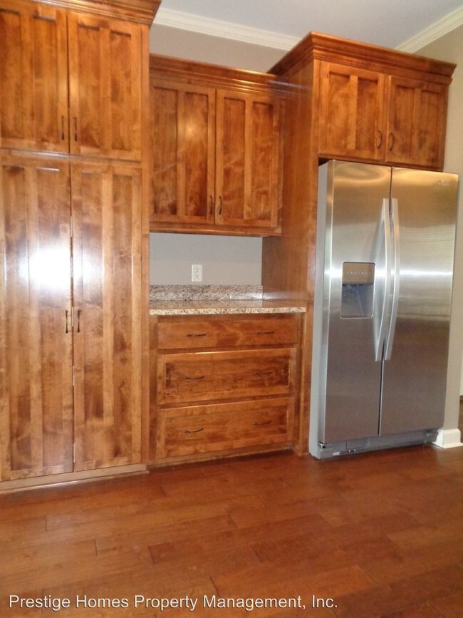 Building Photo - 3 br, 2 bath House - 663 Valley Stream