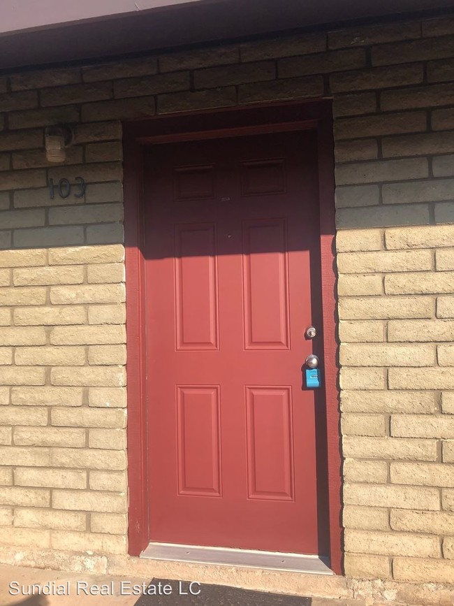 Building Photo - 316-330 S Hardy Dr
