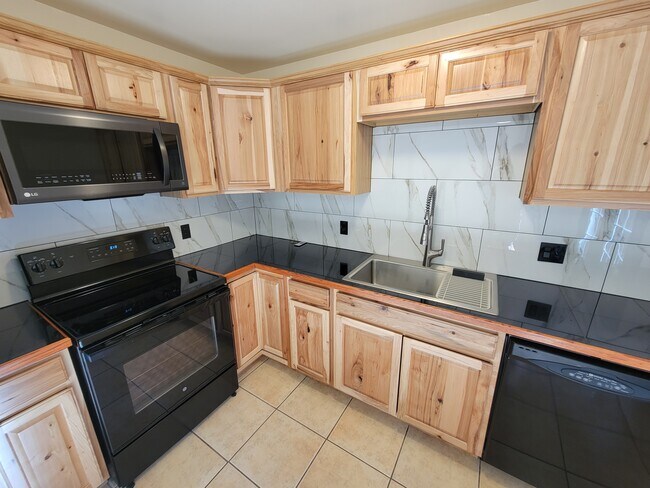 Foto del edificio - 1343 NW Drake Way