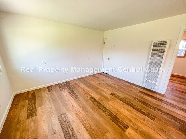 Foto del edificio - AVAILABLE OCTOBER - 1 Bedroom / 1 Bathroom...