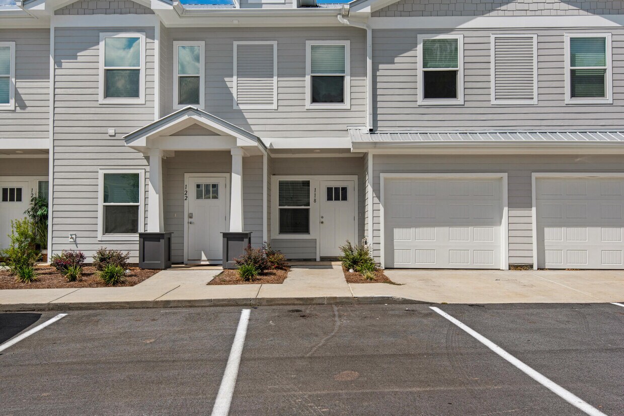 118 Date Palm Lane, Freeport, FL 32439 Townhome Rentals in Freeport