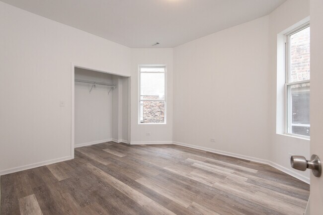 Building Photo - 5725 S Green St
