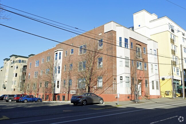 Building Photo - 419 Queen Anne Ave N