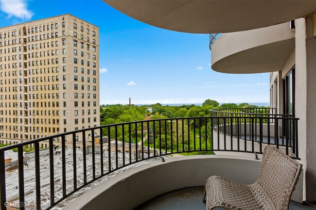 Building Photo - 2020 N Lincoln Park W