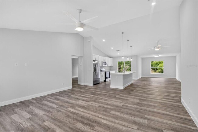 Foto del edificio - 22507 Bradford Ave