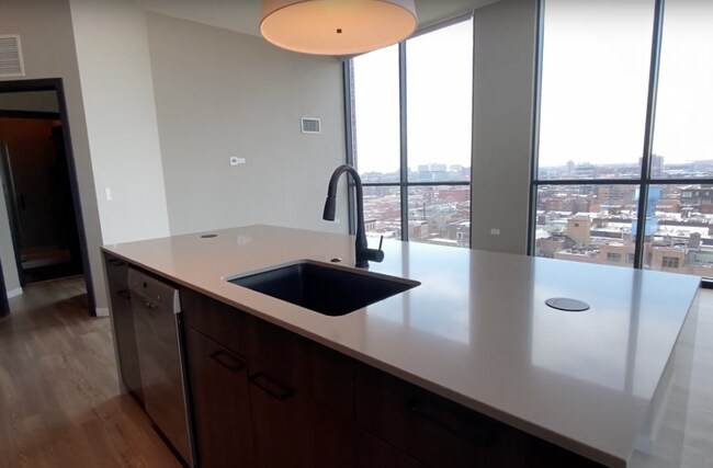 Foto del edificio - 933 W Washington Blvd