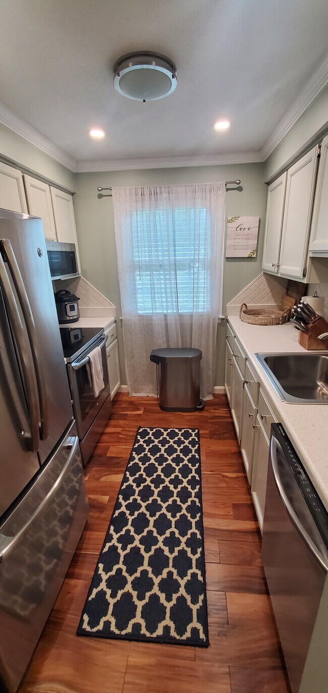 Foto del edificio - 3300 Dover Ct
