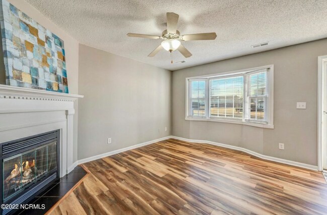 Building Photo - 2380 Vineyard Dr