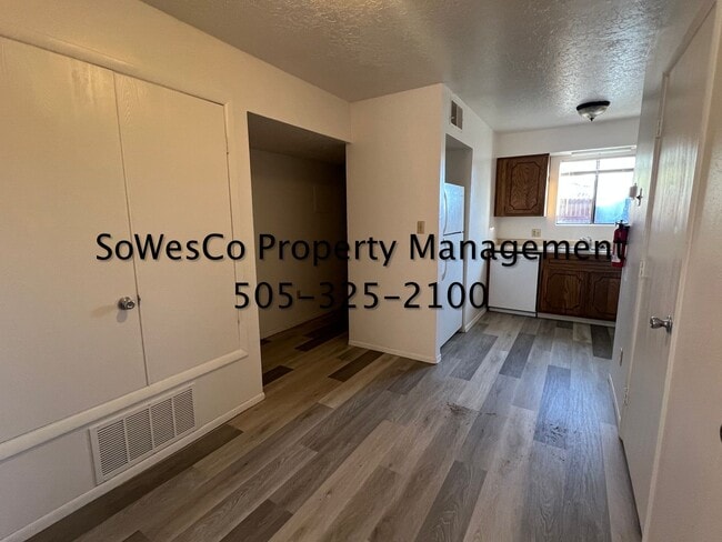 Building Photo - Two Bedroom 1.5 Bath With Newer Flooring, Paint and more!
