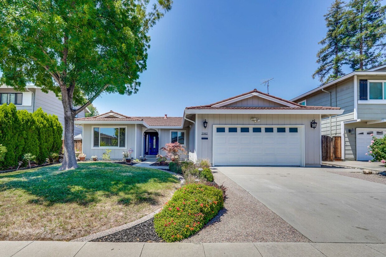 Warm and Inviting 3 bedroom, 2 Bath Home - Warm and Inviting 3 bedroom, 2 Bath Home