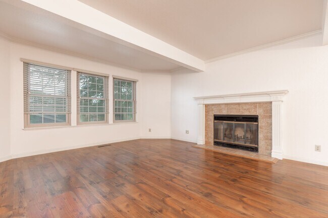 Building Photo - 447 Adams Way