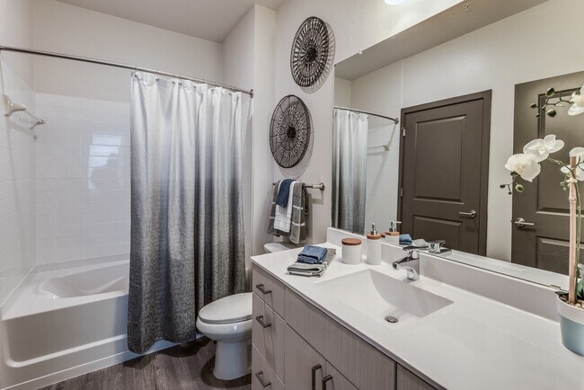 Building Photo - Apartment for Rent