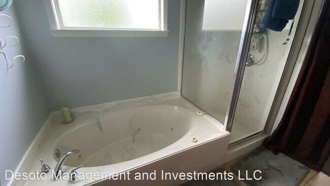 Building Photo - 3 br, 2 bath House - 4610 Royal Place