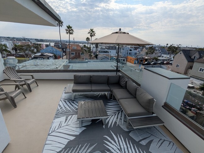 Foto del edificio - 722 Sunset Ct