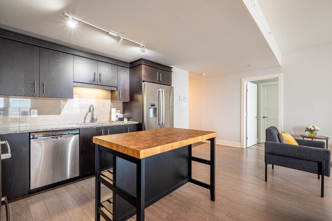 Building Photo - AK403 1 Bedroom Furnished Suite