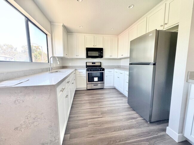 Foto del edificio - 619 N Kingsley Dr