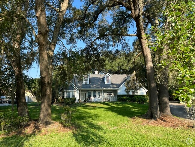 Building Photo - 2540 Greenwood Dr