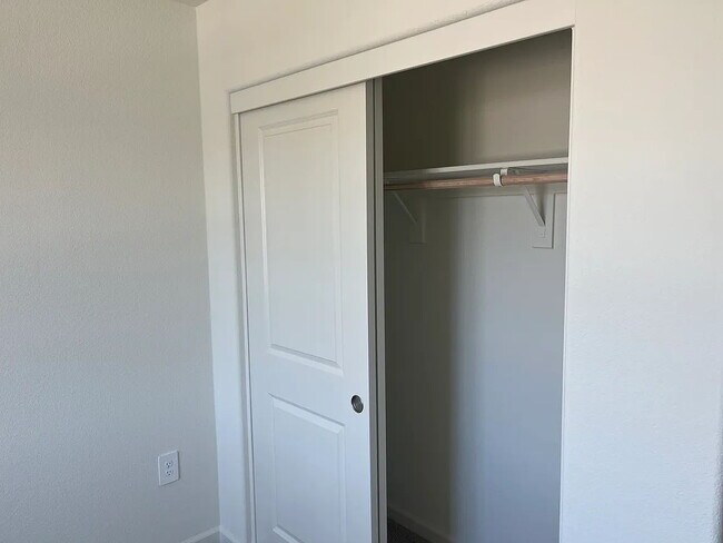 Foto del edificio - Single family residence, Available now!