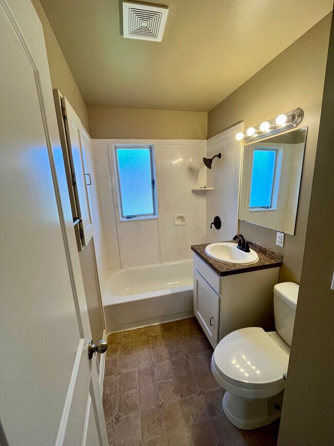 Building Photo - 4676 S Ridgeline Dr