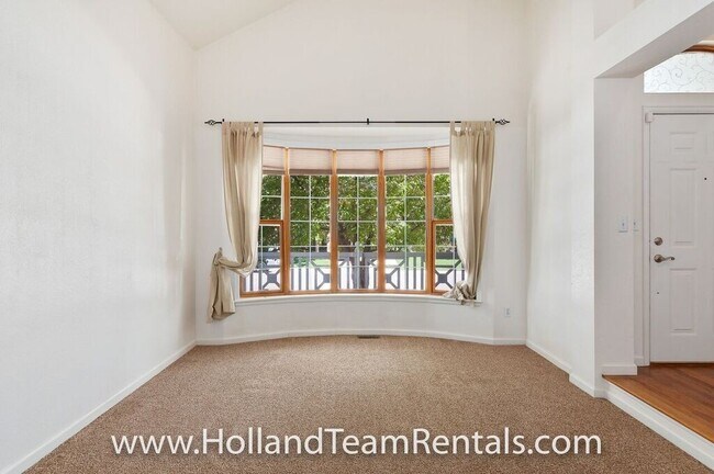 Building Photo - Large Home in Stonegate!