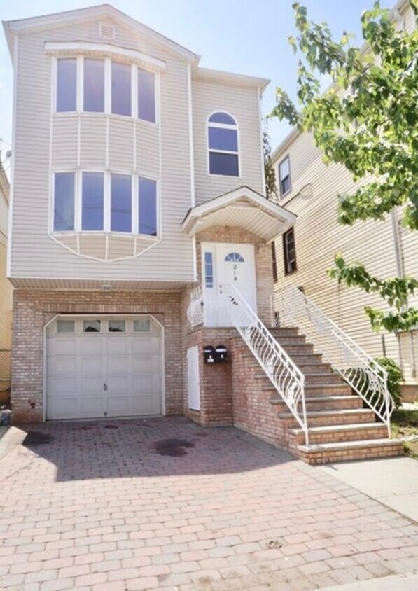 Foto principal - 214 E Jersey St