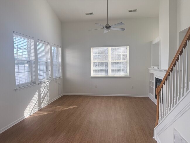 Foto del edificio - 9420 Meadowmont View Dr