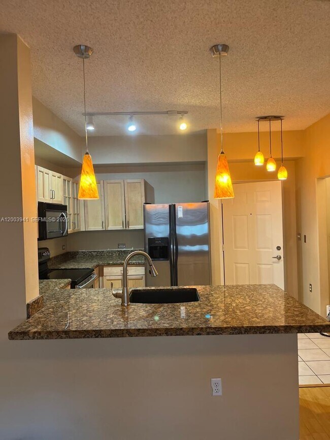 Foto del edificio - 533 NE 3rd Ave