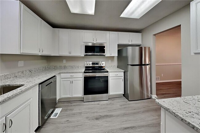 Building Photo - 4031 Oak Stone Dr