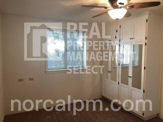 Building Photo - Beautiful 3 bed 2 bath in East Sacramento