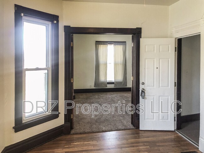 Foto del edificio - 1012 Bridge St NW