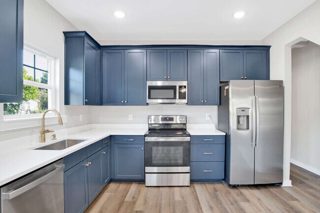 Building Photo - **Available now. This pet-friendly property features a small fenced yard with water and lawn main...