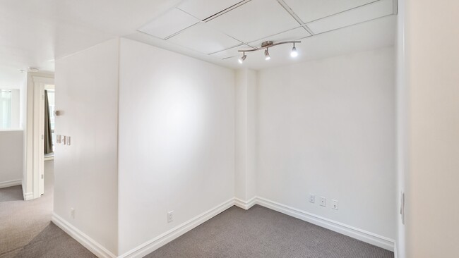 Building Photo - 836-815 15 Ave SW