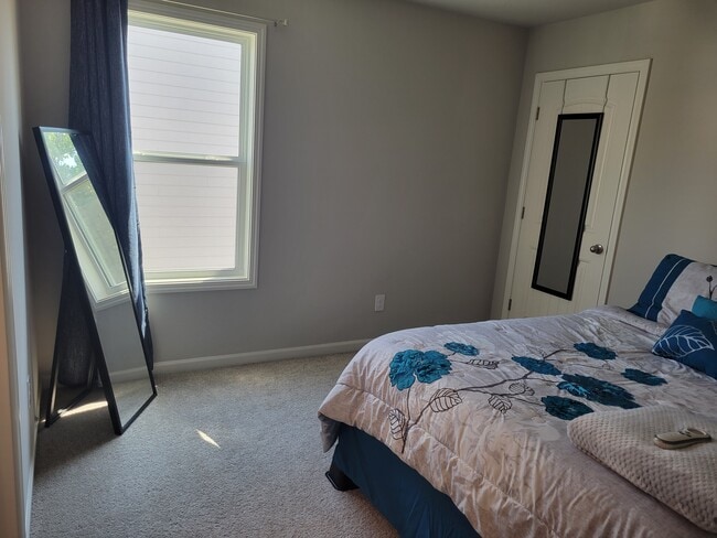 Building Photo - 121 Garnet Dr