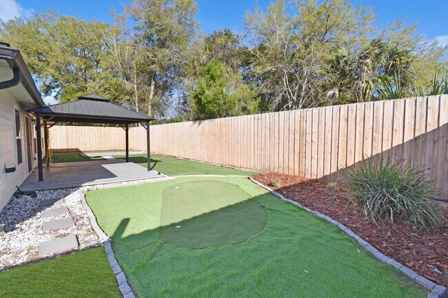 Foto del edificio - 101 Azalea Rd