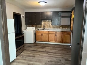 Building Photo - 1527 Wood St Building Photo - 1527 Wood St