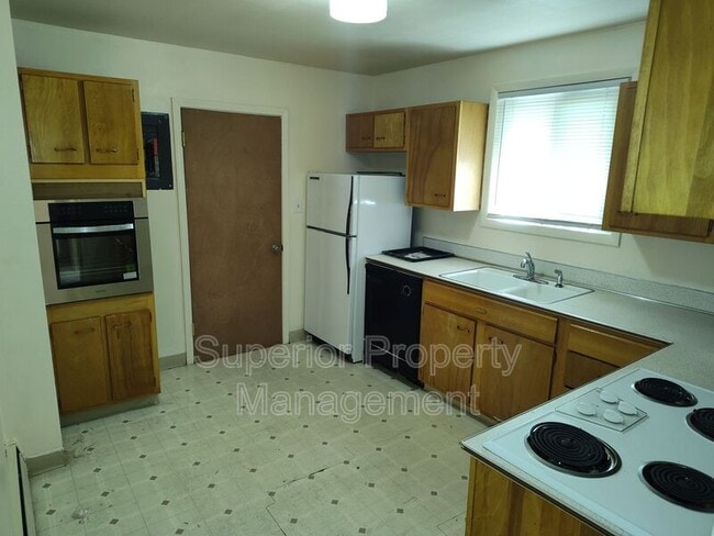 Building Photo - 3021 Kelley Dr