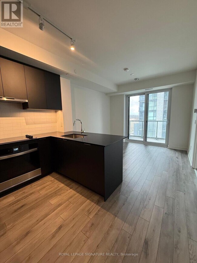 Photo du bâtiment - 3071 Trafalgar Rd