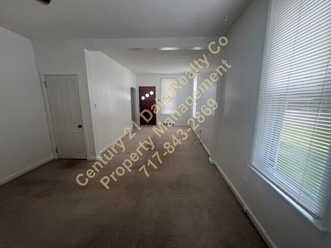 Foto del edificio - 2 Bedroom 1 Bath apartment with off street...