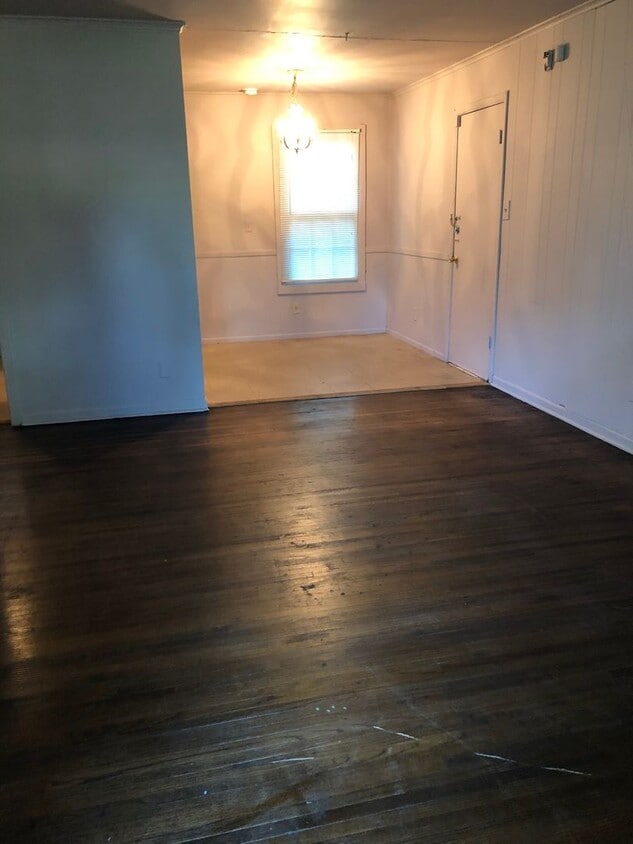 Primary Photo - 3 bdrm 1 bath 1 car garage near Apache and...