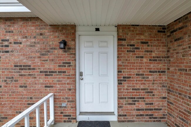 Building Photo - Huge 3 Bed 2.5 Bath Single Family Home With 2 Car Garage – Reynoldsburg