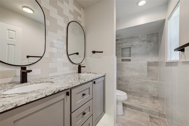 Foto del edificio - 4931 Lake Catherine Ct