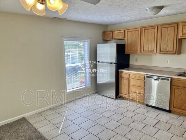Building Photo - 810 W Elm St