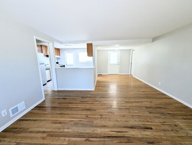 Building Photo - 3 bed 1 bath home in Aurora